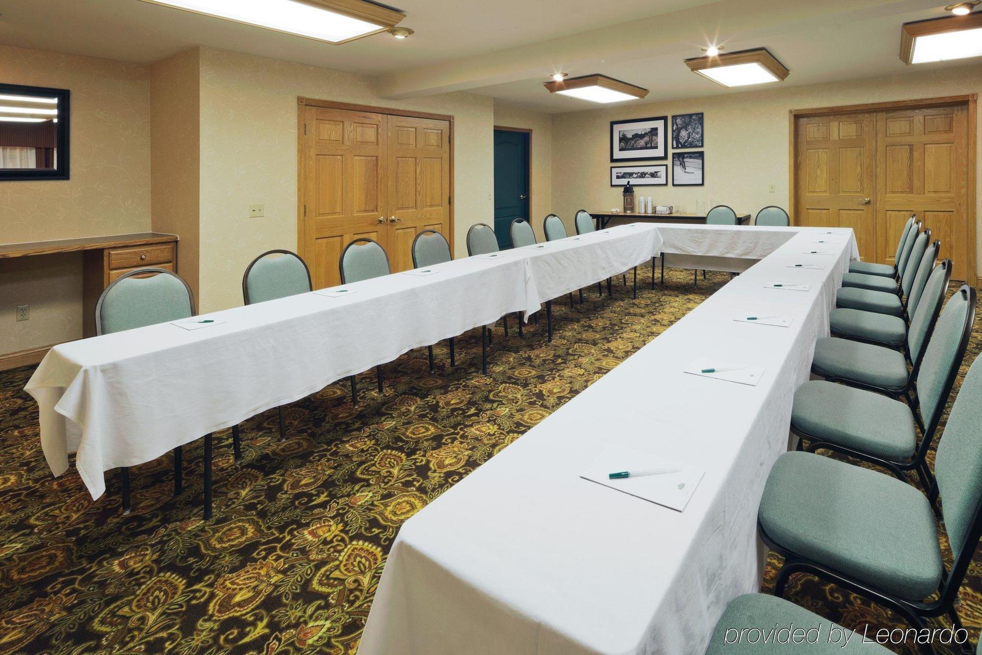 Country Inn & Suites By Radisson Kenosha - Pleasant Prairie Бизнес фото